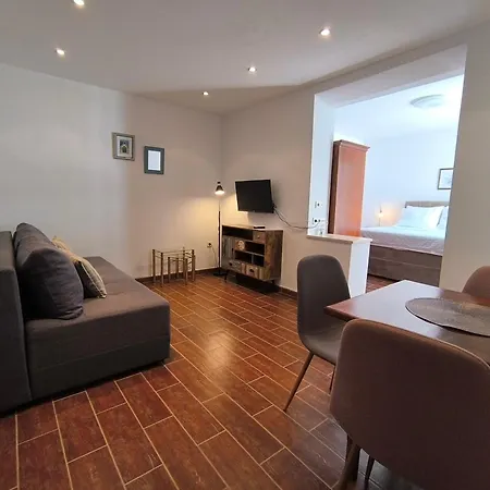 Olga's Sunshine Place Apartment *