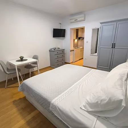 Olga's Sunshine Place Brela